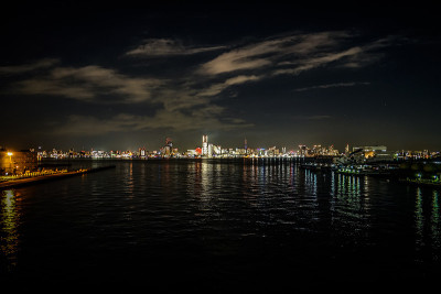 横滨港人未来的夜景(在整个亮起的时候)