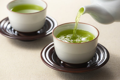 倒绿茶