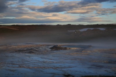 冰岛景观Hveravellir地热区、喷气孔区和五颜六色的温泉池