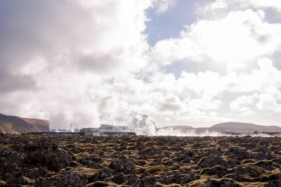 蓝礁湖-著名的冰岛温泉和地热发电厂
