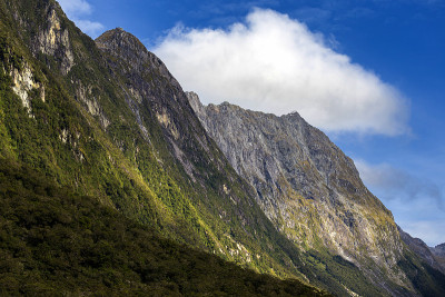 米尔福德湾的山景