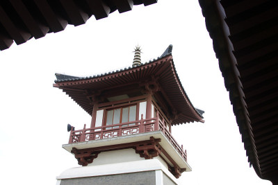 2014年5月10日，中国河北省唐山市兴国寺的钟鼓楼