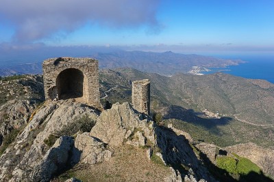 西班牙科斯塔布拉瓦城堡废墟地中海海岸