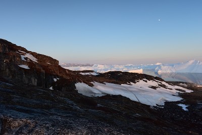 格陵兰岛北冰洋上的冰山和日落