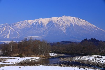 岩手山和河