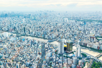 城市城市天际线鸟瞰图在近藤区，日本