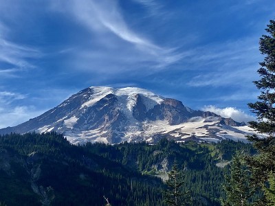 雷纳山