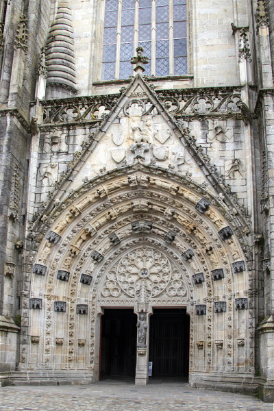 Quimper。圣科伦丁大教堂。菲尼斯特。布列塔尼