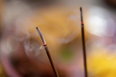 烧香产生的烟
