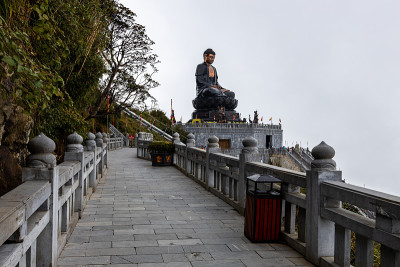 越南萨坝凡西泮寺的佛像