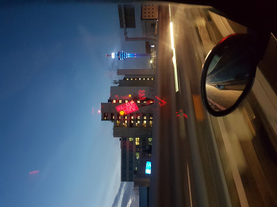 日出时的城市景观