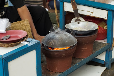 制作Kerak Telor(巴达维亚食品公司)