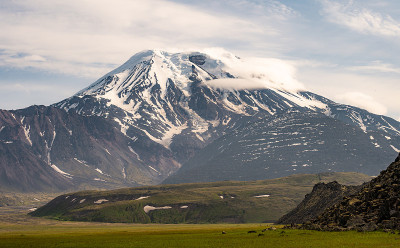 美丽的秋季火山景观。俄罗斯远东、堪察加半岛、欧亚大陆