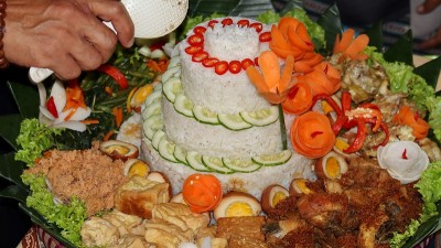 印尼炒饭，地道的印尼美食，由蒸饭和一些菜肴制成