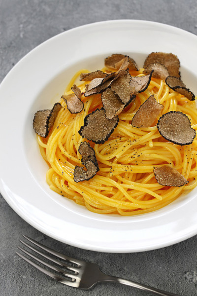 fresh black truffle carbonara spaghetti