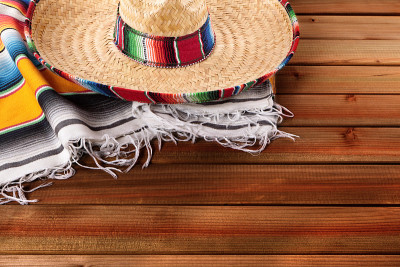 墨西哥cinco de mayo木材背景墨西哥帽