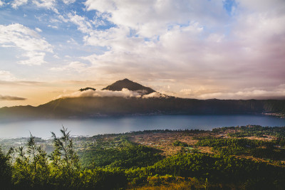 风景印度尼西亚爪哇日出后的默巴布火山景观，印度尼西亚