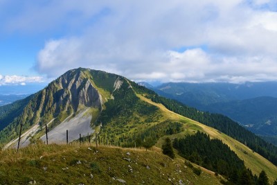 位于斯洛文尼亚卡拉万克山脉的山脉和山峰