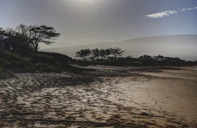 夏威夷毛伊岛基黑海滩的景色