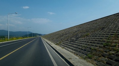 海岸公路和海上船只的感觉