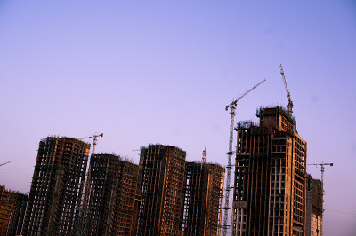 黄昏时分，德里正在建设建筑