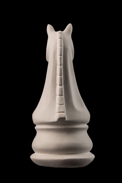 石膏像棋子，马，黑色背景
