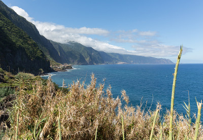 葡萄牙圣维森特地区马德拉北部海岸线的景色