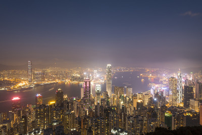 日出时的香港天际线