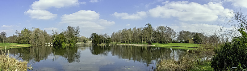 英国白金汉郡斯托的八角湖全景