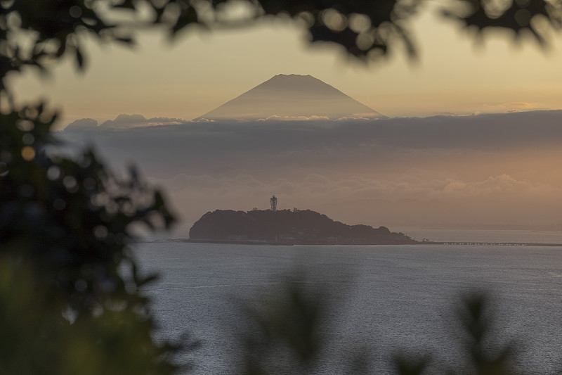 日本东京镰仓的enoshima和Fujiyama日落