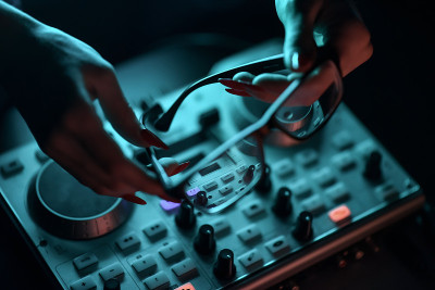 DJ混音迪斯科探照灯照明