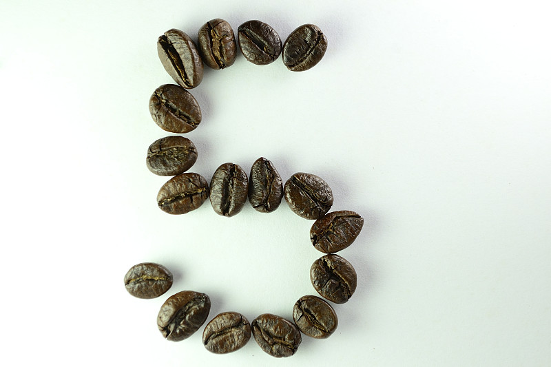 Coffee been，数字5是由Coffee been组成的