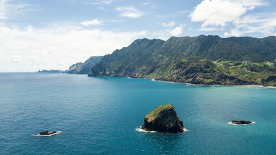 波尔图达克鲁兹马德拉岛北部海岸的“拉拉诺”海面。