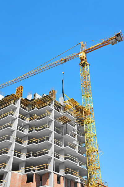 起重机及高层建筑工地