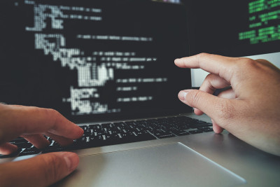 开发程序员开发网站设计和编码技术在软件公司办公室工作