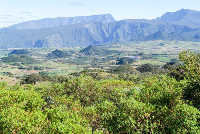 通往留尼汪岛的皮顿·德拉·福尔奈斯火山的路