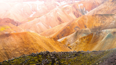 冰岛Fjallabak自然保护区流纹岩山脉中的Landmannalaugar景观，又名彩虹山