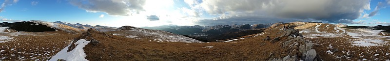 冬季山顶日落全景