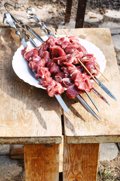 串在串上的生羊肉串