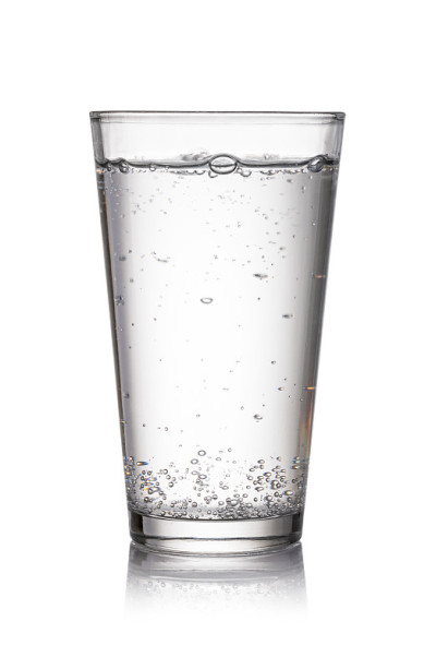 一杯矿泉水