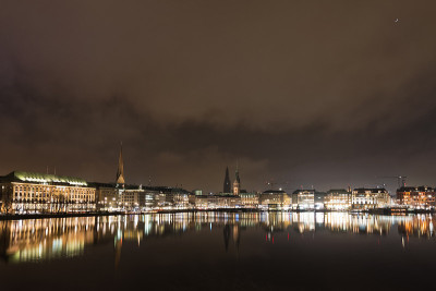 Binnenalster晚上
