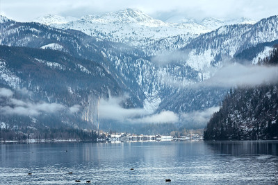 高山冬季湖景