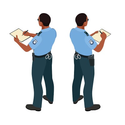 警察穿制服。