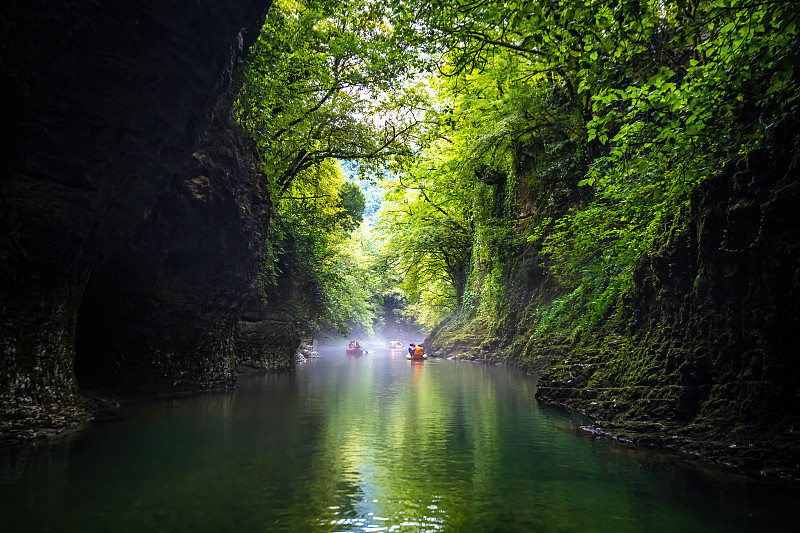 乔治亚州的马特维利峡谷的风景是划船旅行的完美选择