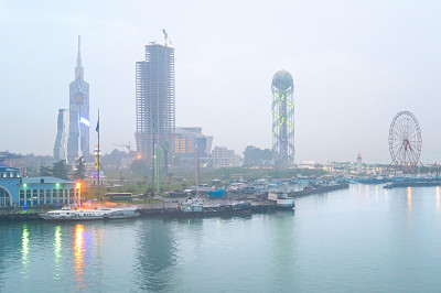 雨中的巴统，格鲁吉亚