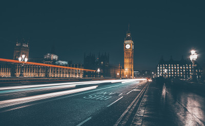 英国伦敦，大本钟和国会大厦之夜