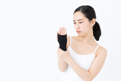 年轻的亚洲女人的肖像美丽的形象在白色的背景