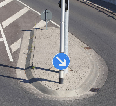 Verkehrsinsel16tg004.JPG