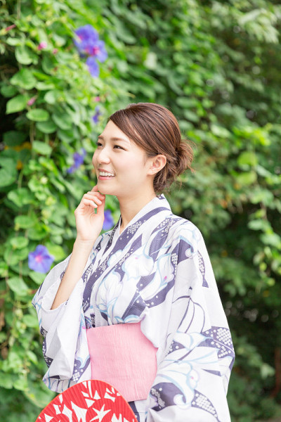 穿和服的女人