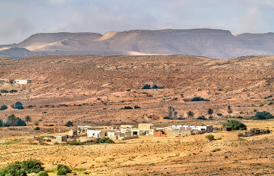 典型的突尼斯景观在靠近塔塔万的Ksar Ouled Soltane